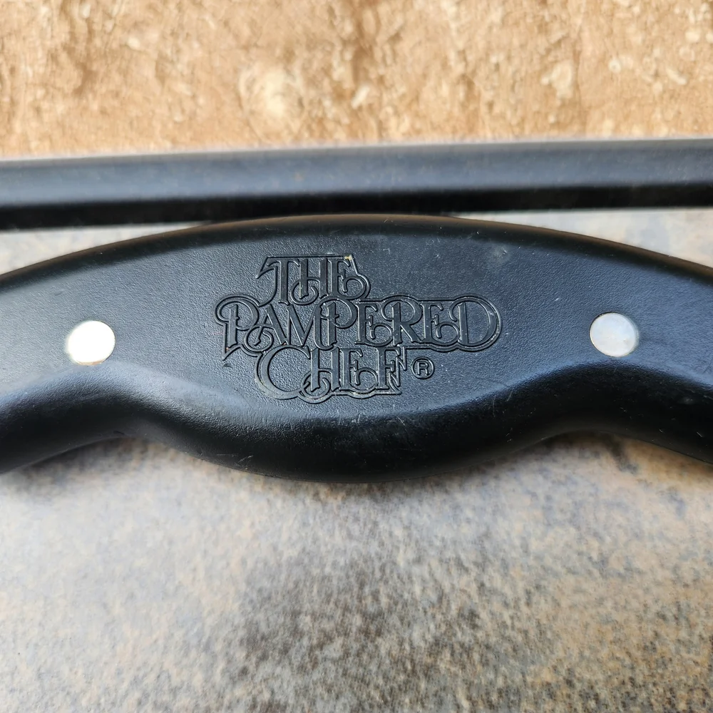 Pampered Chef Crinkle Cutter #1063 With Protective Blade Cover